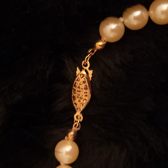 Avon Classic Pearlesque Necklace & Vintage Radiant Pearlesque Earring Duo *NEW* - Picture 3 of 11